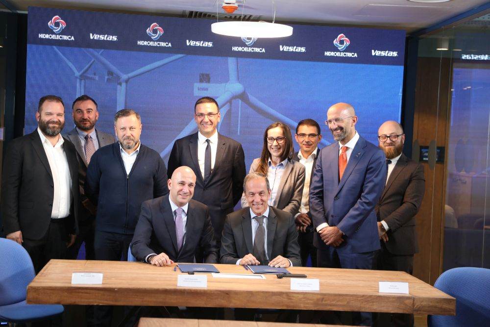 Hidroelectrica semnează cu Vestas CEU România contractul de mentenanţa turbinelor din Parcul Eolian Crucea Nord