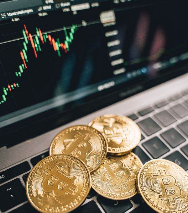 MarketWatch: Deprecierea dolarului pune aurul şi Bitcoinul în prim-planul temelor investiţionale din 2025 