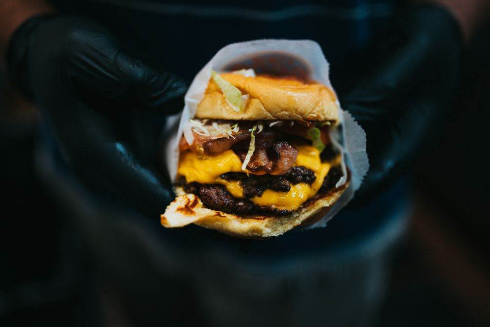 Parlamentul European interzice folosirea termenilor „steak” sau „hamburger” pentru produsele vegetale