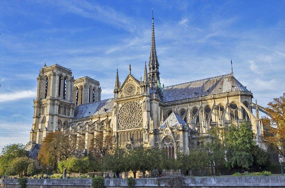 Alertă de securitate la Paris după descoperirea unei scrisori anonime în catedrala Notre-Dame