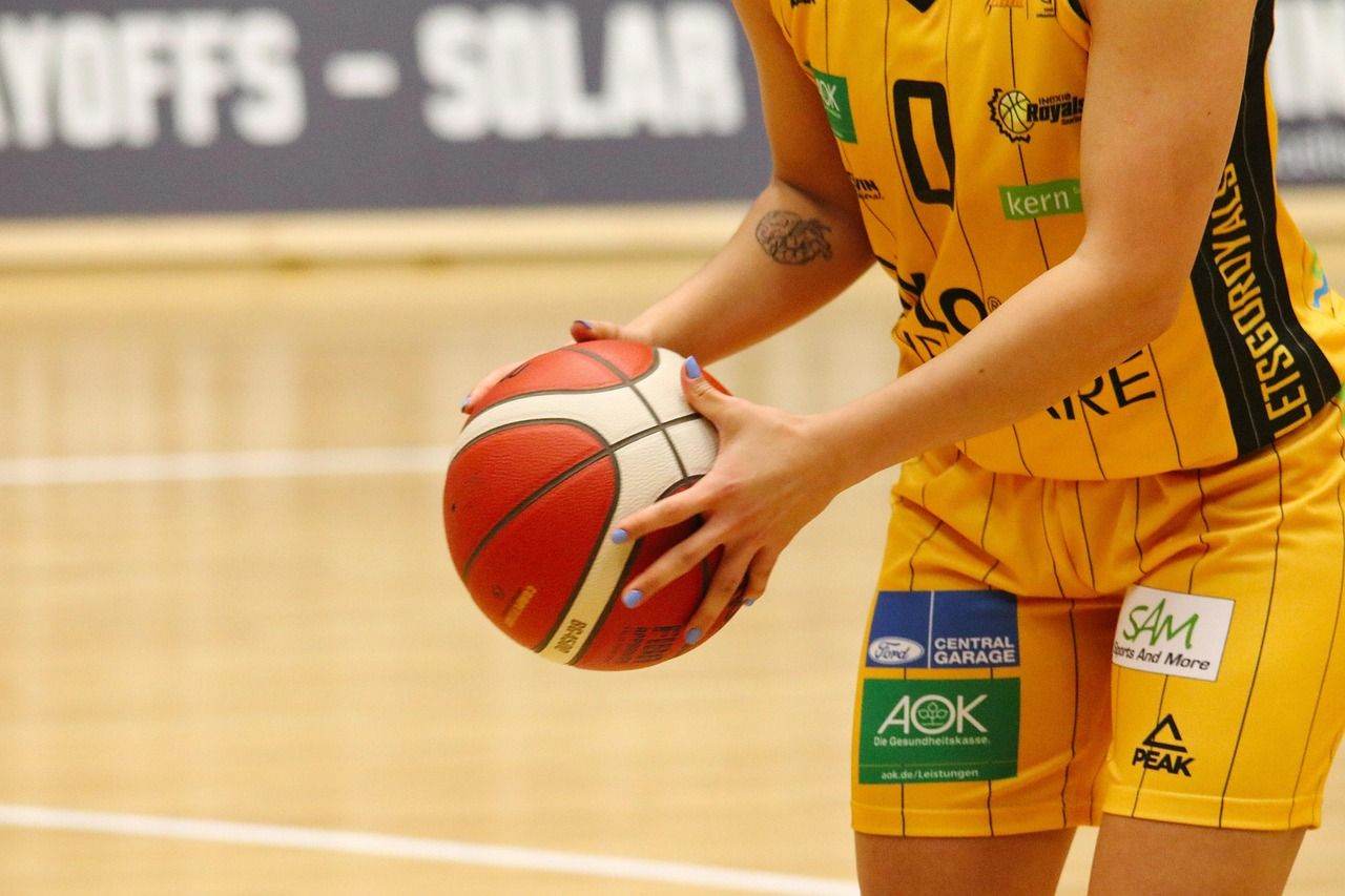 Baschet masculin: CSM Oradea, victorie, Corona Braşov şi CS Vâlcea, eşecuri, la debutul în grupele FIBA Europe Cup