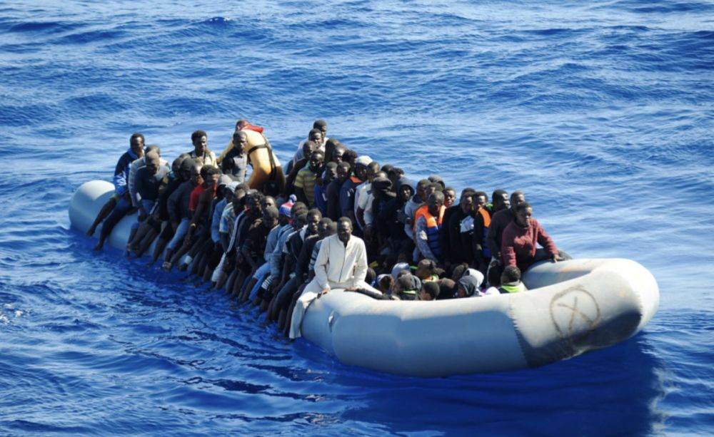 Mai multe ambarcaţiuni cu migranţi au traversat Canalul Mânecii în cursul nopţii