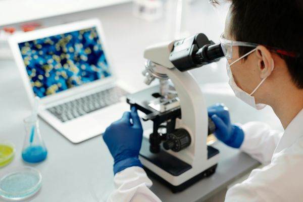 Studiu: Neutrino, particulele-fantomă care pot rescrie fizica Universului