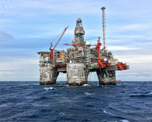 TradeVille: ExxonMobil - rezultate susţinute de producţia record din Guyana şi Permian