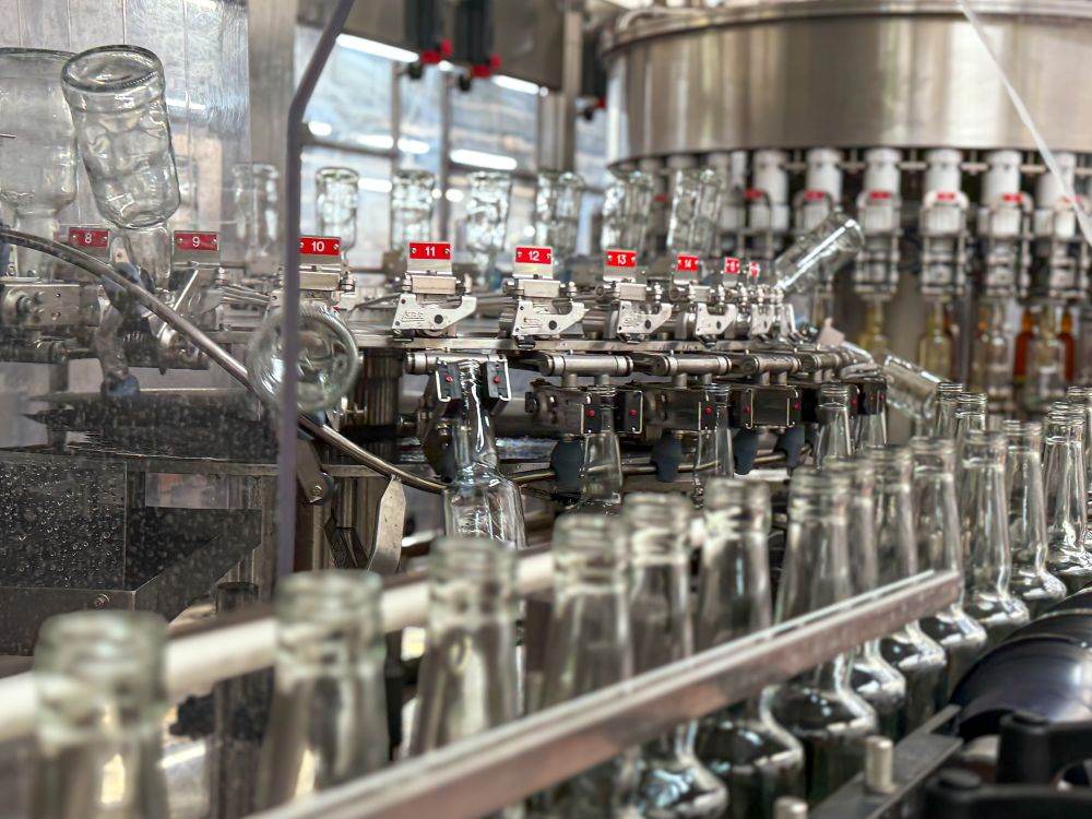 Alexandrion Group investeşte 2 milioane de euro în modernizarea liniilor de îmbuteliere şi creşte capacitatea de producţie cu până la 40%