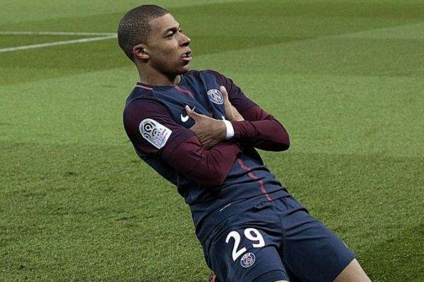 Mbappe a adus un omagiu victimelor atentatelor din 13 noiembrie 2015, în numele echipei Franţei