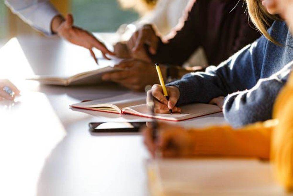 Ministerul Educaţiei a pus la dispoziţie ghiduri pentru admiterea la facultate