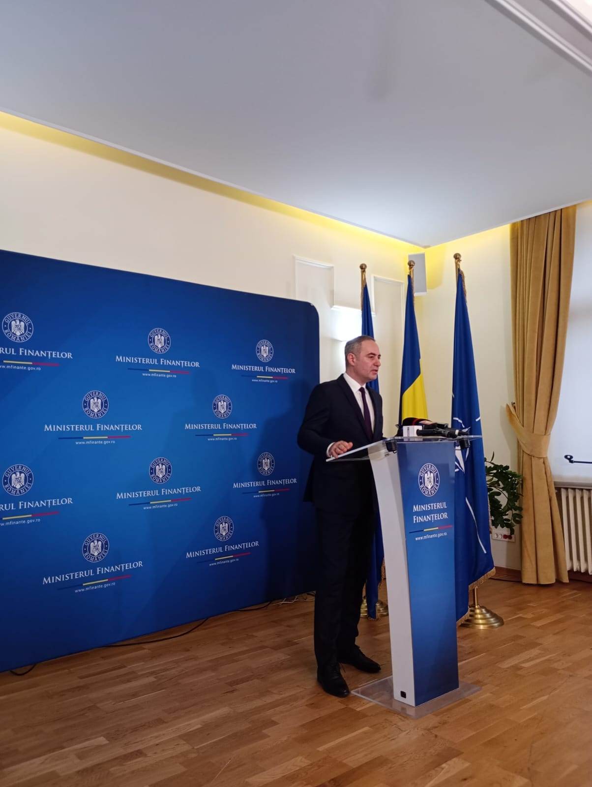 Alexandru Nazare: "Deficitul bugetar la 10 luni este de 5,7%, în scădere faţă anul trecut”