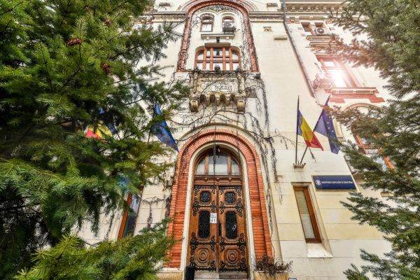 MEC a premiat elevii medaliaţi la olimpiade internaţionale şi regionale 