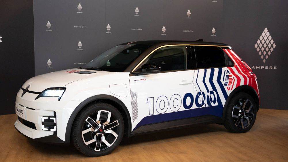 Uzina Ampere ElectriCity din Douai a produs deja 100.000 de exemplare Renault 5 E-Tech