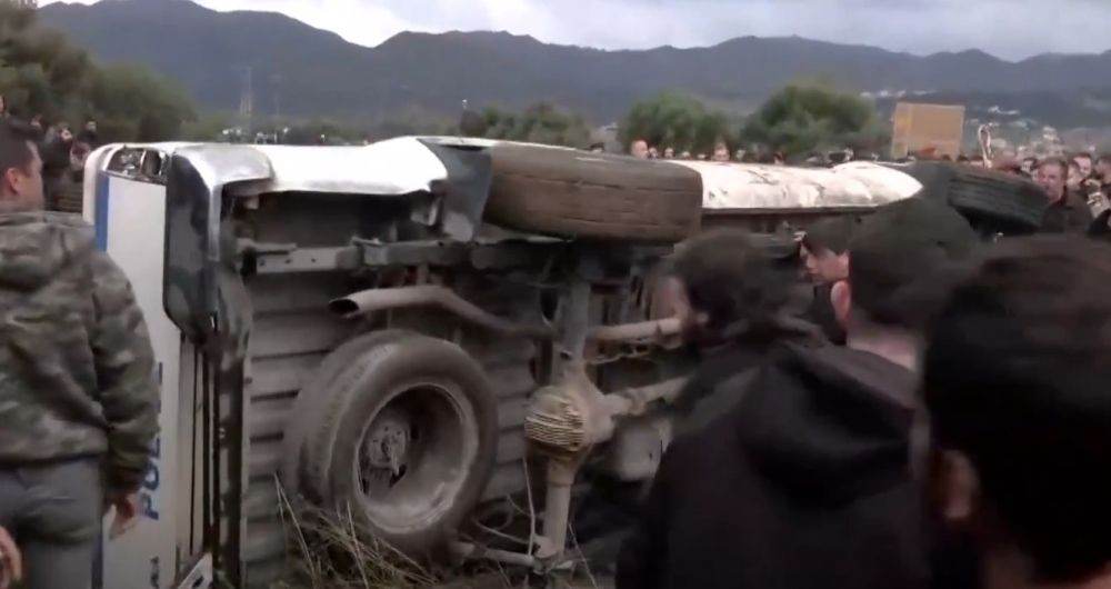 Fermierii greci continuă blocajele la nivel naţional pentru a protesta faţă de întârzierea plăţilor UE