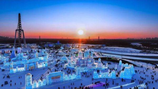 'Ice City', the world and #39;s largest winter theme park