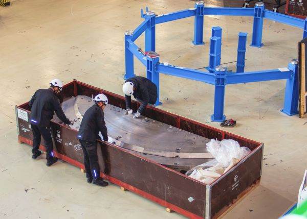 Private sector enters, for the first time, into major CERN projects: 860 million euros in donations