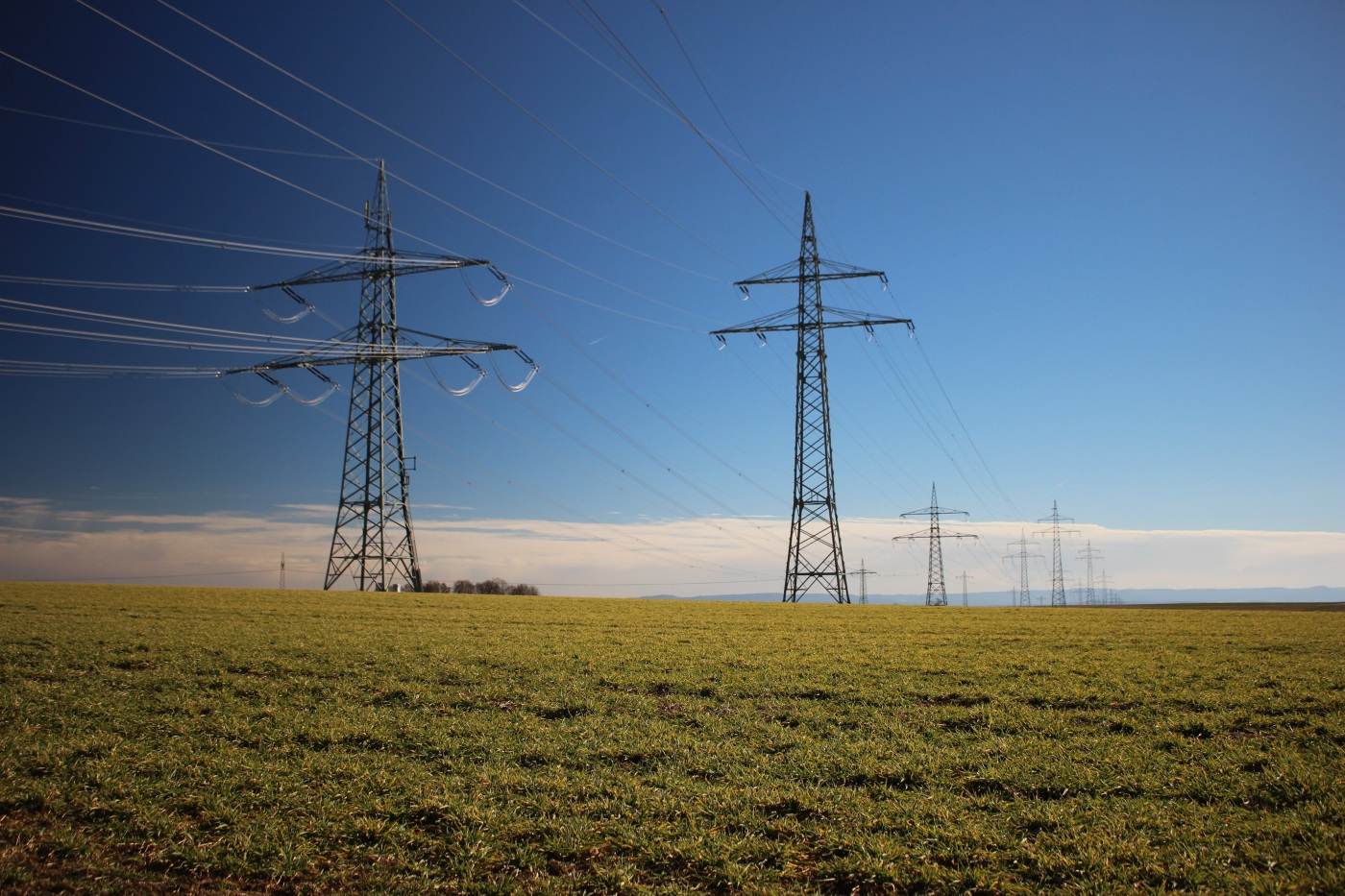 Nicușor Dan: România va continua să livreze energie electrică Republicii Moldova