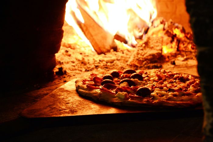 De ce sa alegeti un cuptor pizza pe lemne? Iata cateva motive care va vor convinge!
