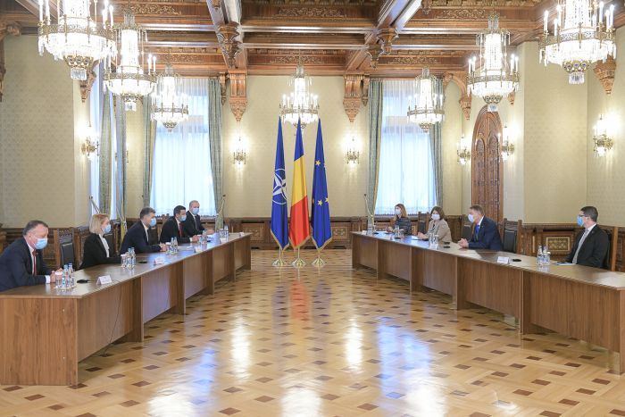 Klaus Iohannis - consultări cu partidele pentru guvernare. Iohannis: ''Intenţionez să convoc noul Parlament pe 21 decembrie''
