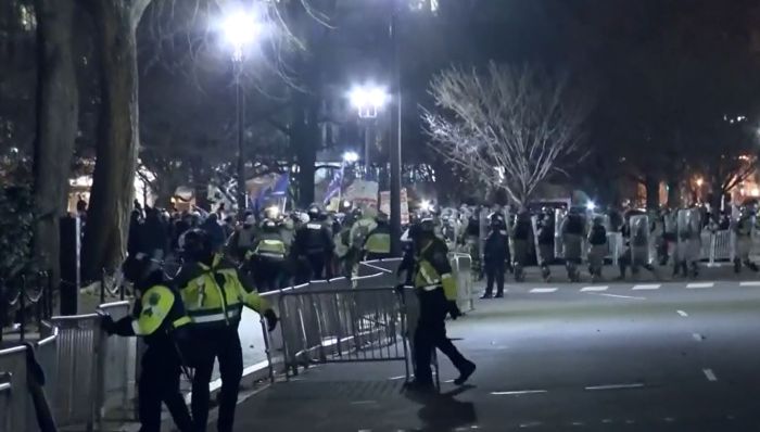 Susţinătorii lui Trump au atacat clădirea Capitoliului