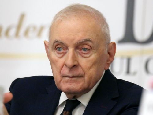 Opt ani până la înlocuirea leului cu euro