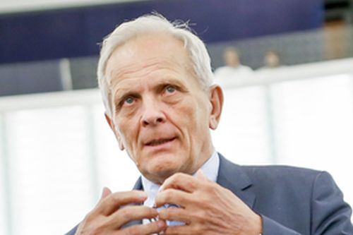 Opt ani până la înlocuirea leului cu euro