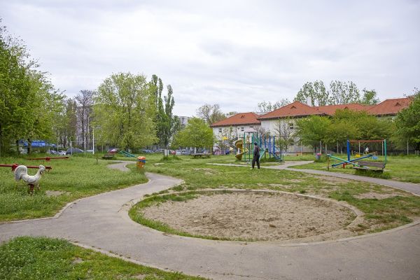 Trei locuri de joacă, reabilitate cu aproape 2,5 milioane de lei
