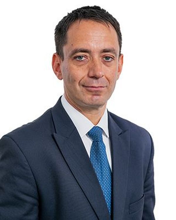 Jumătate din români spun că România este pe drumul greşit