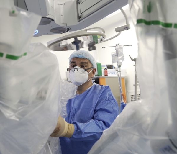 "Chirurgia robotică permite realizarea de intervenţii complexe, cu rezultate superioare chirurgiei clasice"