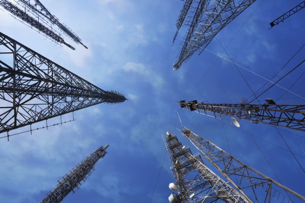 A început revoluţia sistemelor de telecomunicaţii