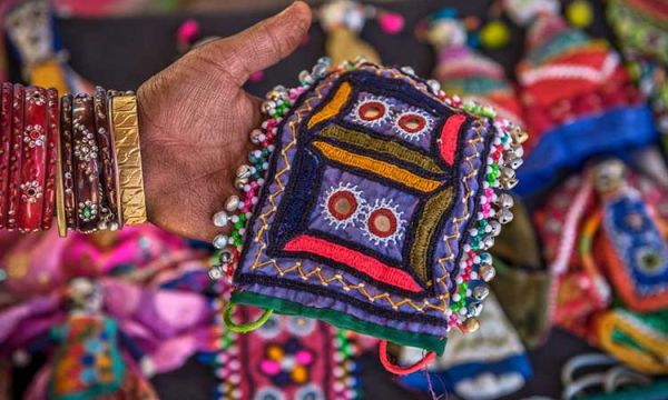 Exporturile Indiei de textile şi artizanat ating un nou record de 44 de miliarde de USD în exerciţiul financiar 2021 - 2022