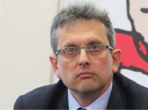 Teama de vremuri mai grele şi dobânzile mărite au crescut economiile populaţiei