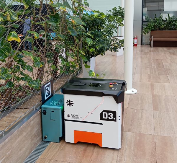 Primul robot autonom industrial dezvoltat şi produs în România a fost lansat la Bucureşti