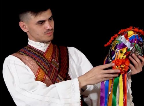 "Nu orice cămaşă tradiţională este ie; Ia este supremă şi o purtăm la momentele de mare sărbătoare"