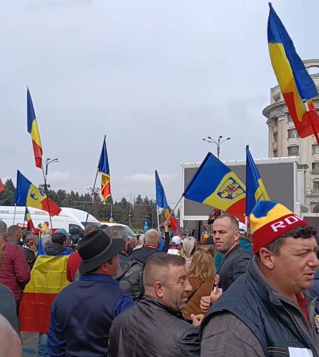 Falii în mişcarea suveranistă: două manifestaţii separate în aceeaşi zi
