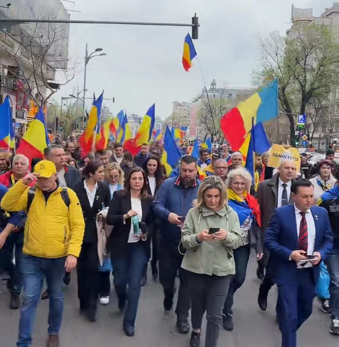 Falii în mişcarea suveranistă: două manifestaţii separate în aceeaşi zi