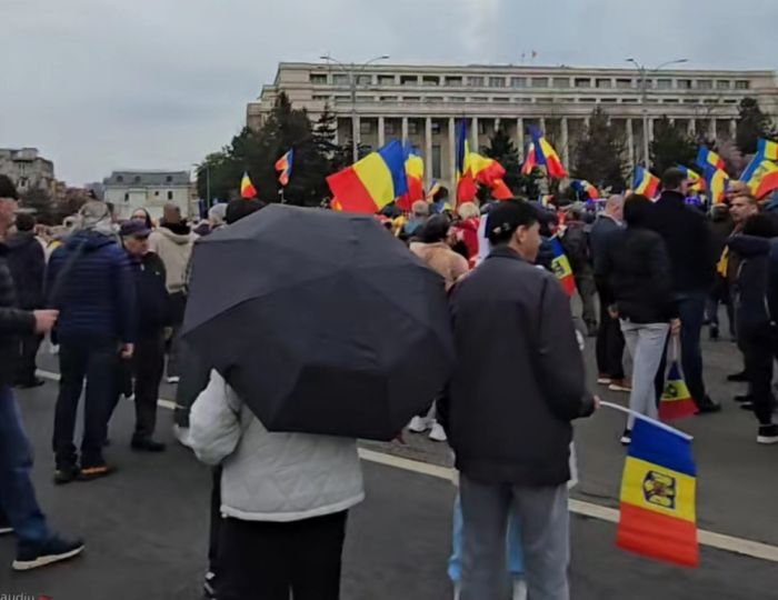 Falii în mişcarea suveranistă: două manifestaţii separate în aceeaşi zi