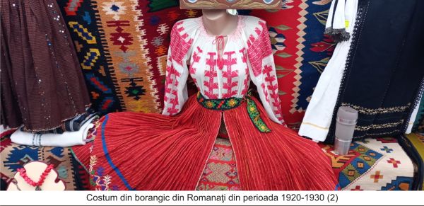 "Diferenţa între o ie autentică şi una nouă se observă foarte uşor, pe baza nodurilor din interior”