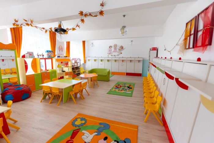 Proiectul „Prima bancă, a doua şansă” - sau cum EGGER dă o nouă viaţă mobilierului vechi din şcoli