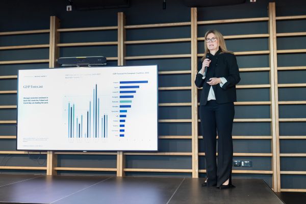 Raport CBRE: Retailul rămâne motorul tranzacţiilor, industrialul domină cererea în 2026