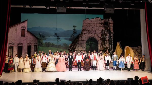 "Noi producem 30% din reprezentaţiile de operetă şi musical din România”