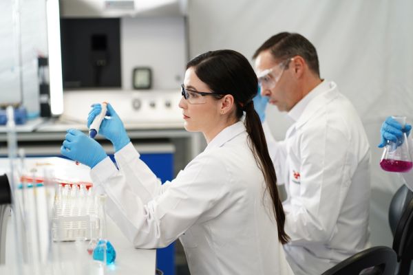 ”Industria farmaceutică românească poate deveni un pilon strategic al economiei naţionale”