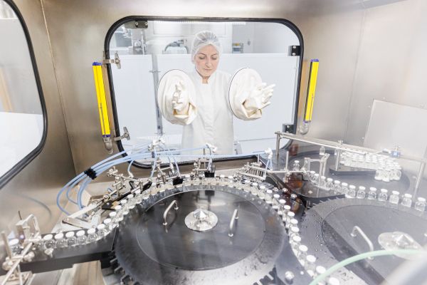 ”Industria farmaceutică românească poate deveni un pilon strategic al economiei naţionale”