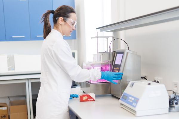 ”Industria farmaceutică românească poate deveni un pilon strategic al economiei naţionale”