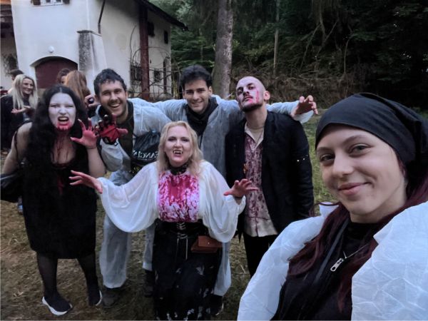 Eveniment unic în România: 400 de tineri s-au luptat cu 80 de "vampiri” şi personaje mistice în pădurea Codlea