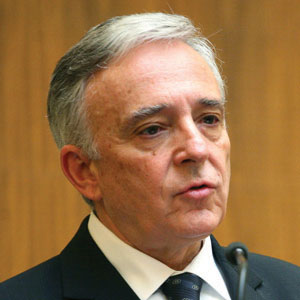 Mugur Isărescu